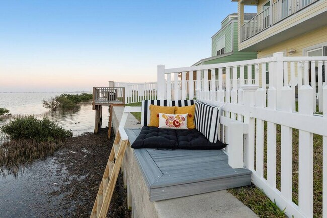 Building Photo - 108 Las Joyas Blvd