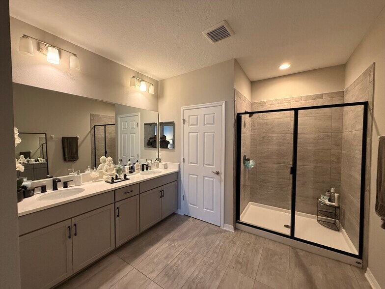 Building Photo - 2490 Stapleford Pl