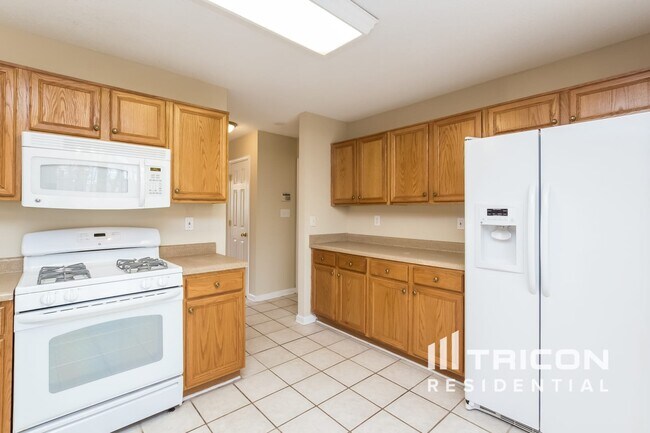 Building Photo - 6250 Glen Brooke Dr