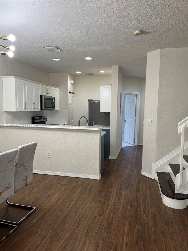 Building Photo - 6065 SW 19th Ct