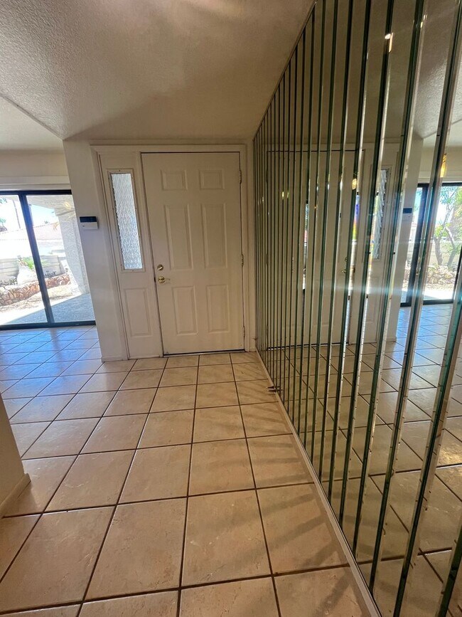 Building Photo - 3 Bed, 2 Bath in Gated Community with Lake...