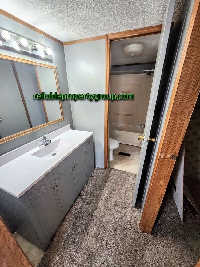 Building Photo - New Listing!!