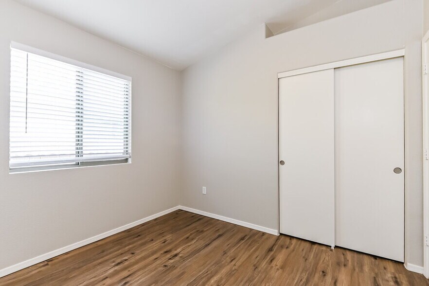 Building Photo - 10354 E Ravenswood St