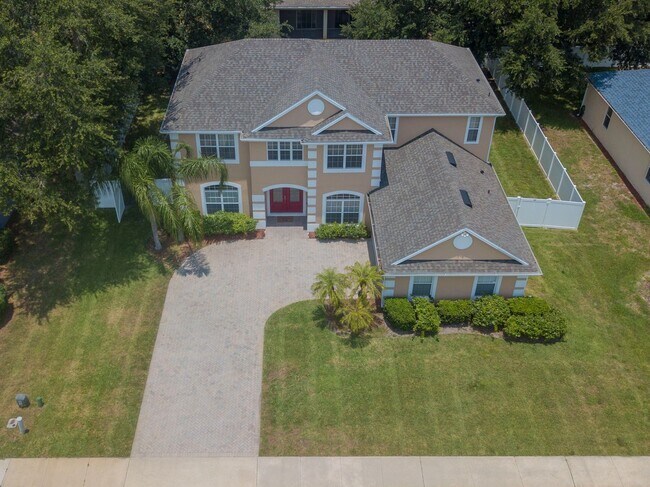 Building Photo - BEAUTIFUL 5 Bedroom/4 Bath Home Located in...