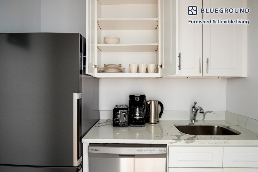 Building Photo - 305 East 86th St