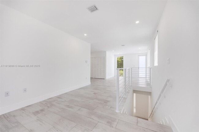 Building Photo - 3787 Thomas Ave