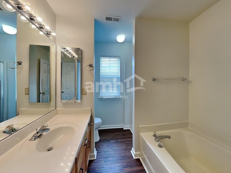 Building Photo - 7014 Honey Tree Ln