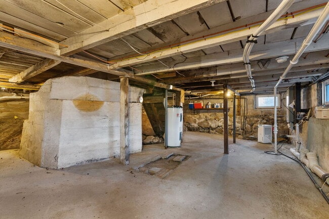 Building Photo - 181 Main St