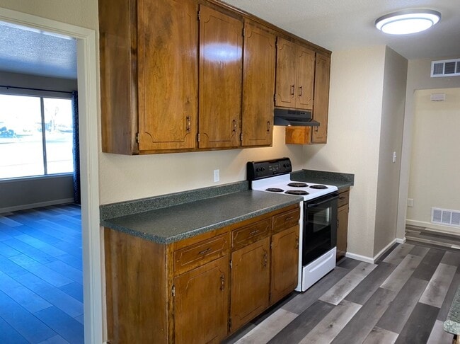 Building Photo - 3 bedroom single story located in an estab...