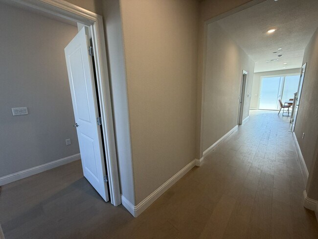 Building Photo - Beautiful 5 bedroom, 4 bathroom 2 story home in Rancho Cordova!!!