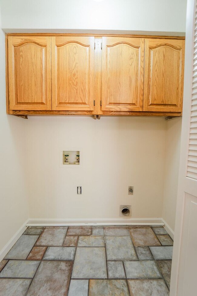 Building Photo - Charming 3 Bedroom, 2 Bathroom home! Call 501-922-9997 to set up a showing today!