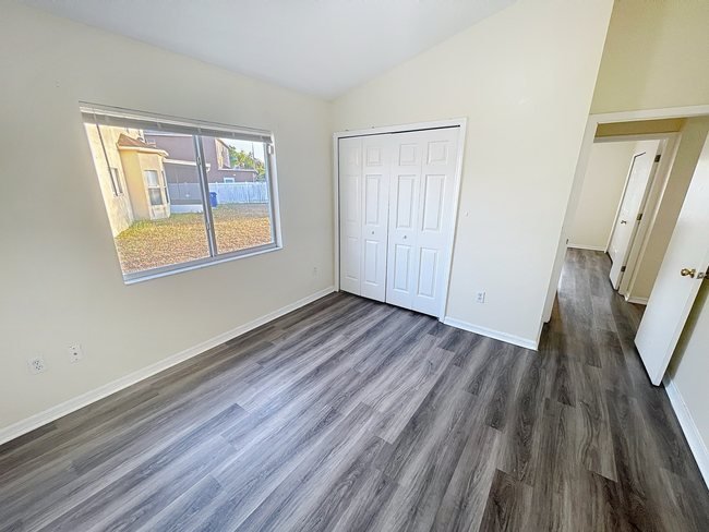 Building Photo - 12820 Longcrest Dr