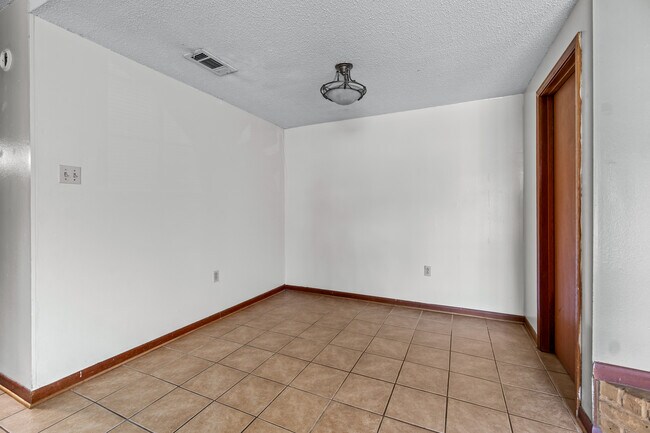 Building Photo - 3535 Yorkfield Dr