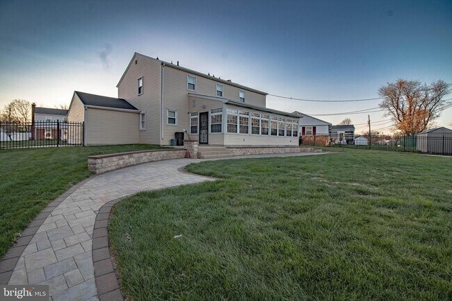 Building Photo - 19 Herbert Dr