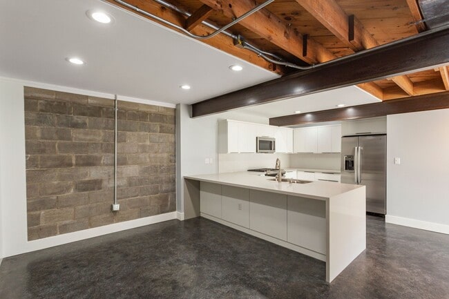 Building Photo - 2005 Portsmouth St