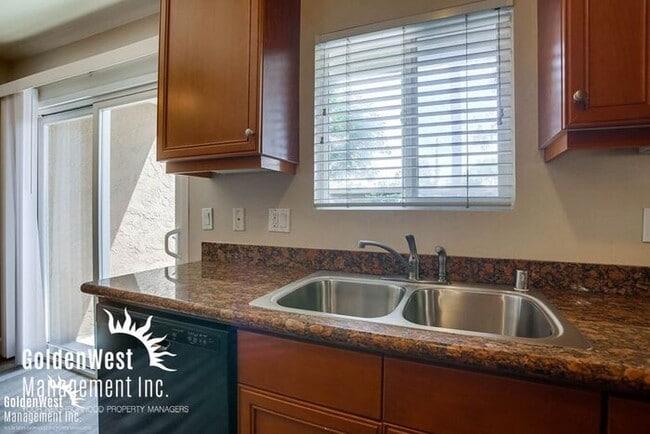 Building Photo - Charming 2Bdm 1Ba Condo in Ideal Location!