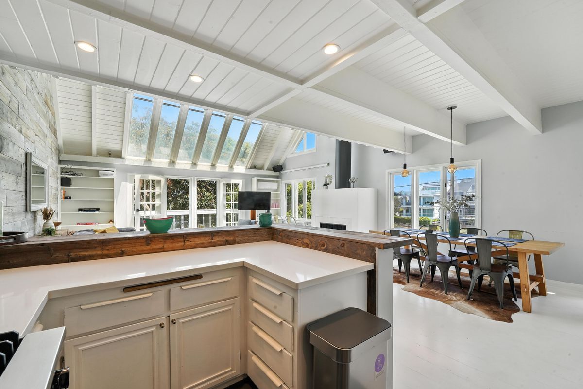 Building Photo - 33 Reef St