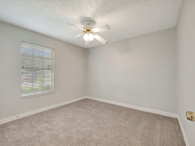 Building Photo - 2505 Ironclad Dr