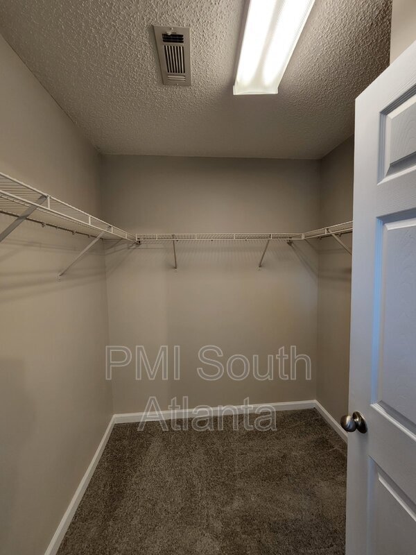 Building Photo - 176 Shenandoah Dr
