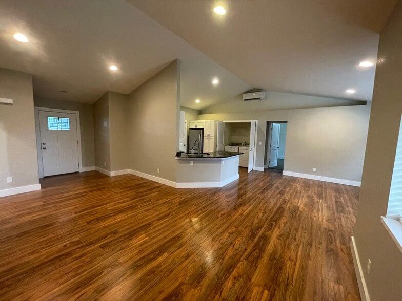 Building Photo - 627 N 3rd St