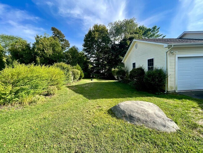 Building Photo - 2-Bed Single Family in New London!