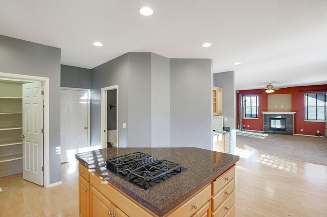 Building Photo - 4Bd/2.5Ba Two Story House - Available to View!