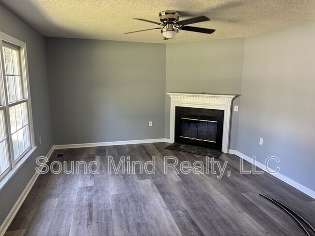 Building Photo - 117 Mary Cir