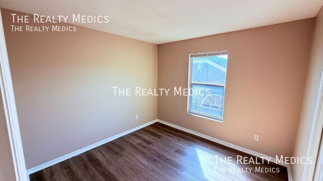 Building Photo - 2837 River Ridge Dr