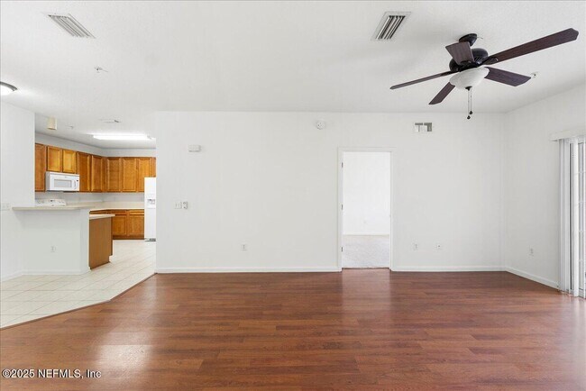 Building Photo - 8215 Green Parrot Rd