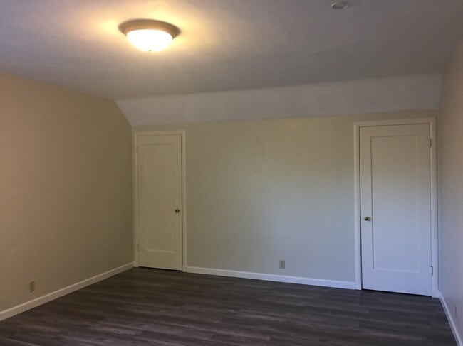upstairs bedroom (2 closets) - 424 Homer Ave
