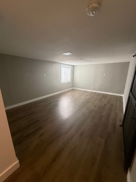 Building Photo - 901 W Lacrosse Ave