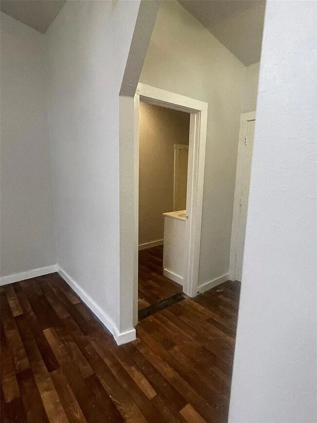 Building Photo - "Charming 1-Bed Gem in San Marcos: Cozy 700 sq ft Haven on West McCarty Lane!"