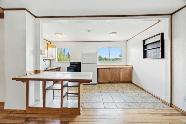 Building Photo - 1551 Chadwick Dr