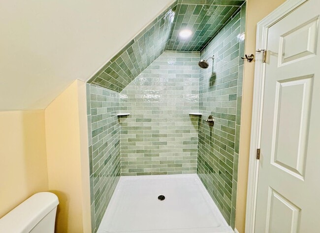 Building Photo - Luxury country rental 4x3 gated off black top!