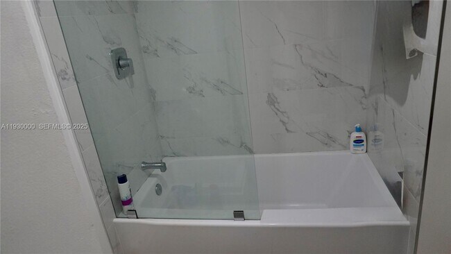 Building Photo - 1833 S Ocean Dr