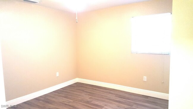 Building Photo - 12080 Moss Dr