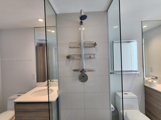 Building Photo - 121 NE 34th St