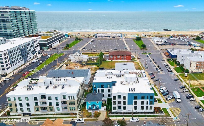 Building Photo - 215 2nd Ave