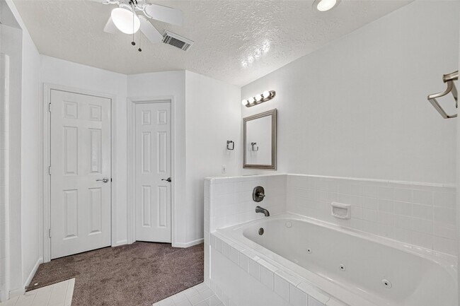 Building Photo - 1253 El Camino Village Dr