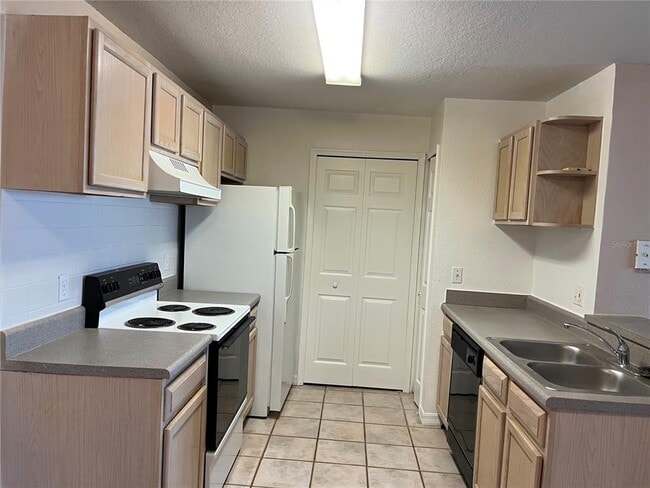 Building Photo - 7630 Pissarro Dr