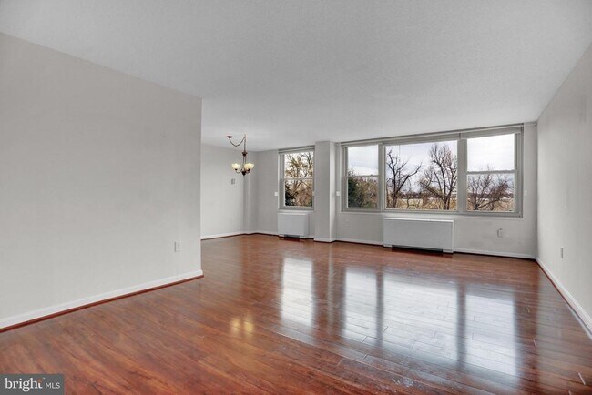 Building Photo - 4401 Roland Ave