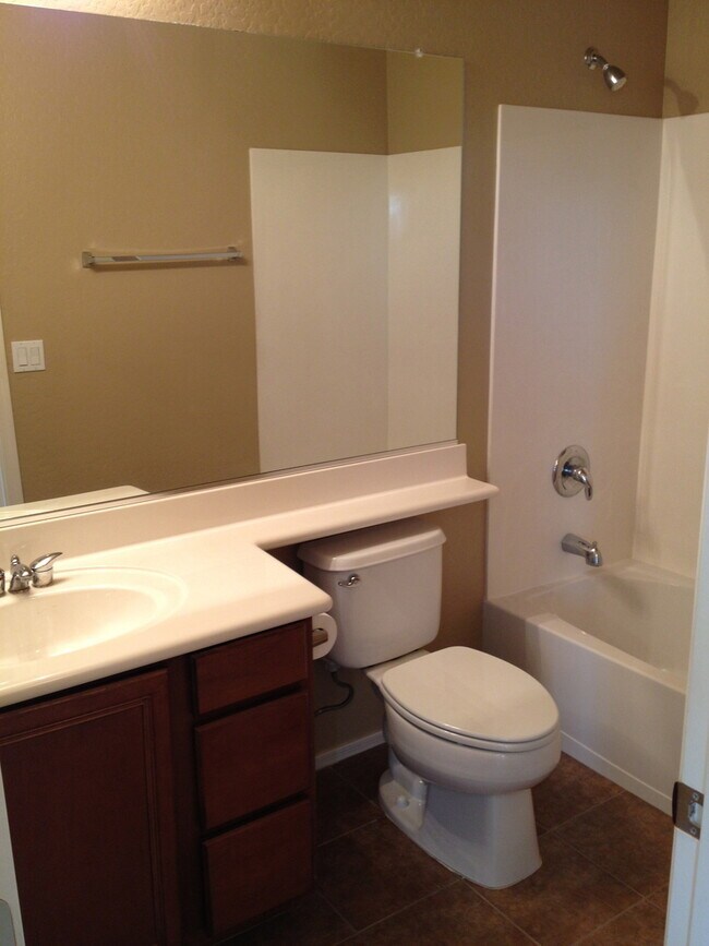 Building Photo - 3 Bed/2.5 Bath Great Gilbert Location