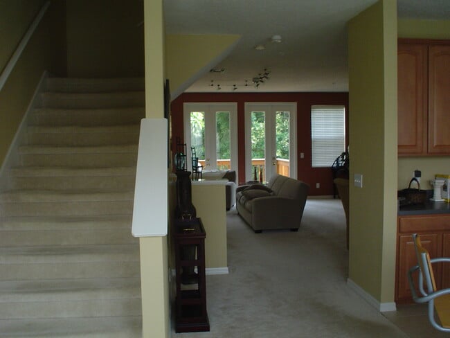 Building Photo - 3002 Pointeview Dr