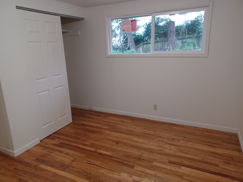 Building Photo - 585 W 26th Ave