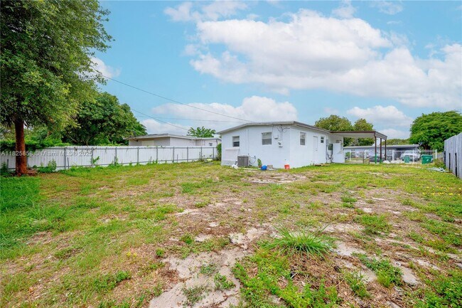 Building Photo - 290 NW 29th Ave