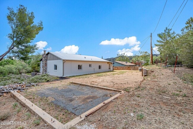 Building Photo - 730 N Robles Rd