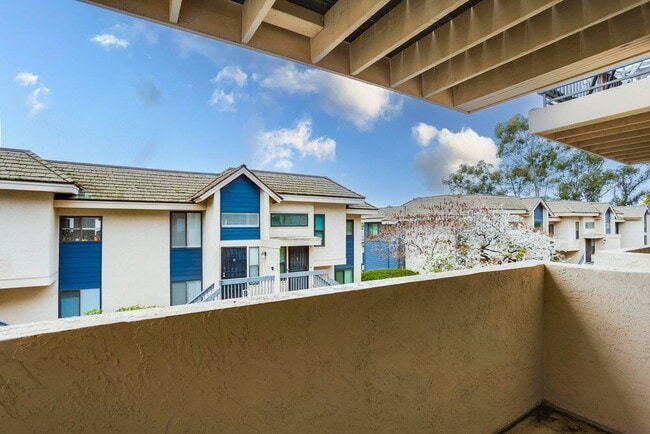 Building Photo - Welcome to this beautiful 1,042 sq. ft. condo offering modern comfort in a prime location!