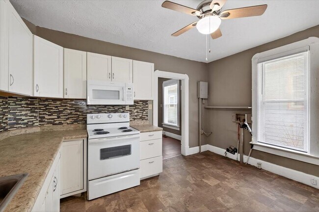 Building Photo - 1133 S Richland St