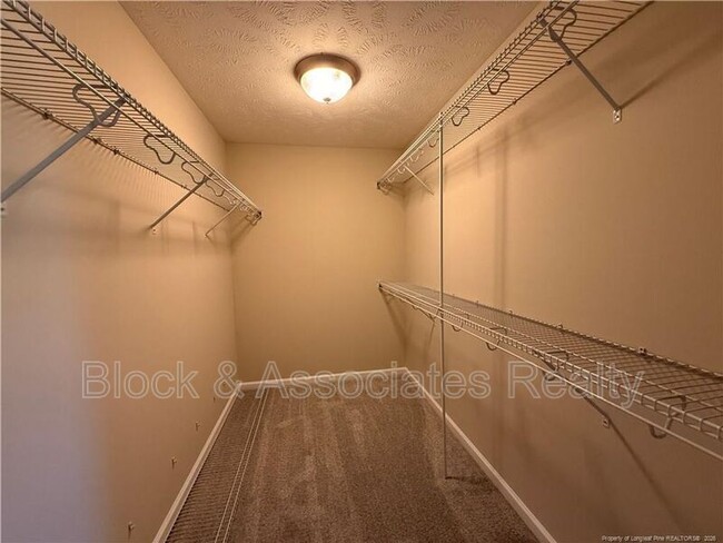 Building Photo - 402 Colonist Pl