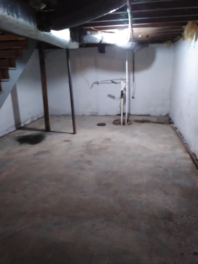 Building Photo - 701 S James St